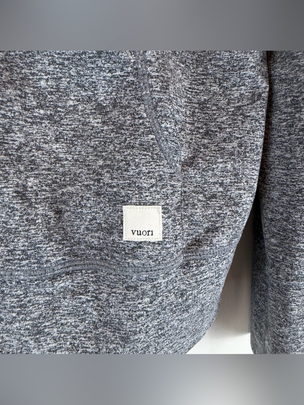 Vuori Women’s Gray Heathered Halo 2.0 Performance Athletic Hoodie Jacket Medium - Picture 2 of 5